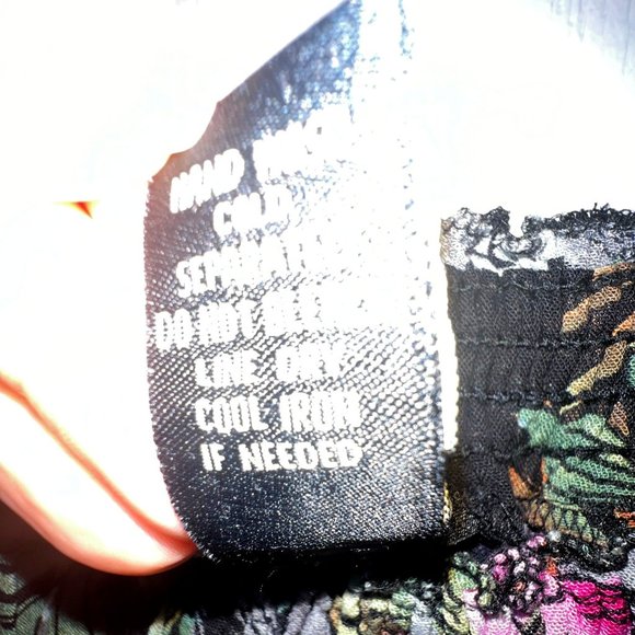 Millenium Black & Floral 3/4 Sleeve-Flowy-Off Shoulder or On-Mini-Size Medium - Picture 8 of 8